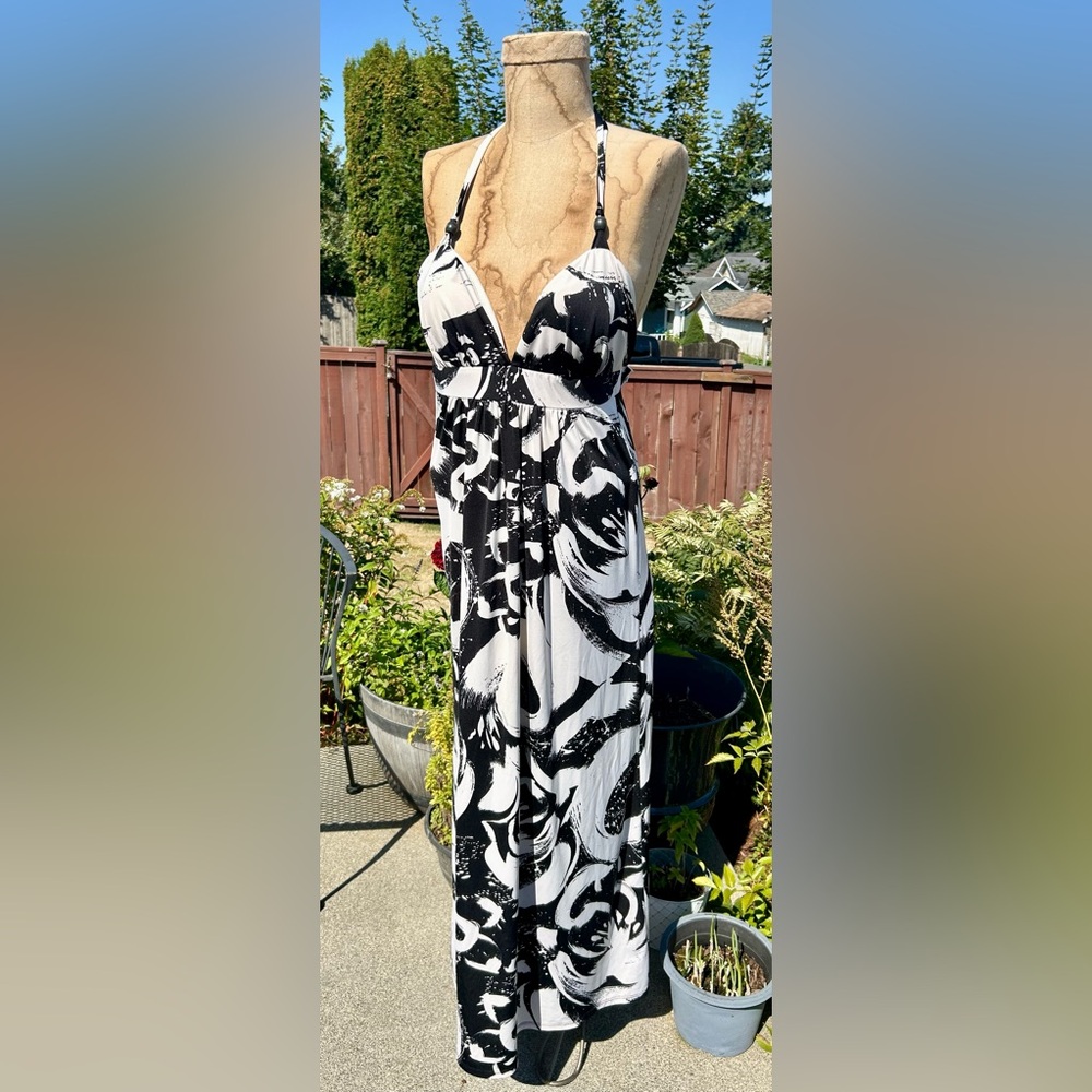 Alyn Paige Small Black and White Halter Dress